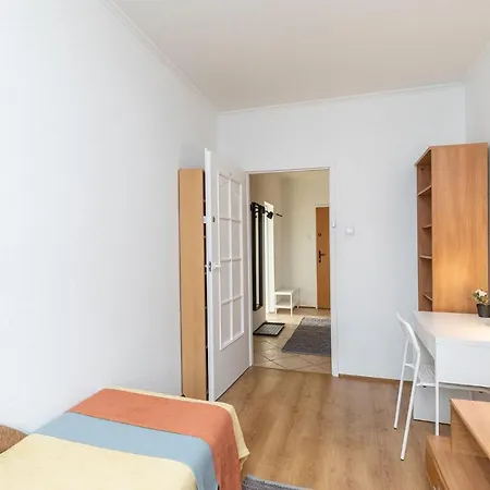 Room, Pirenejska 20 Cozy Rooms Warsaw Exterior photo