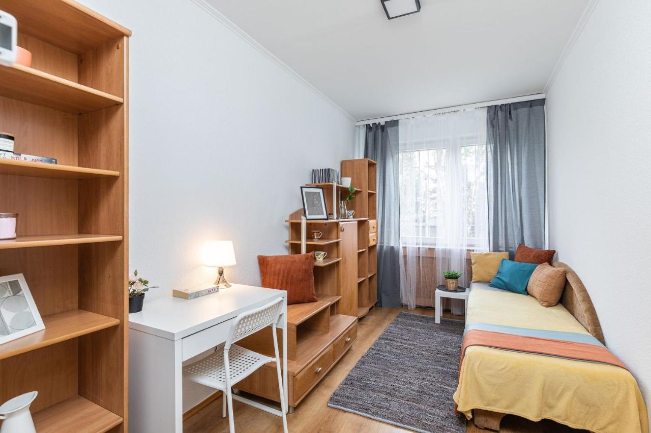 Room, Pirenejska 20 Cozy Apartament