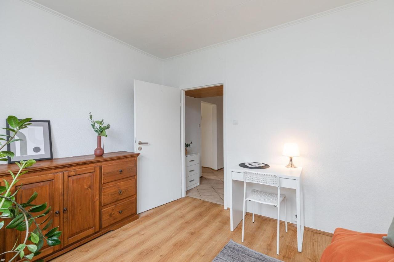 Room, Pirenejska 20 Cozy Apartament *