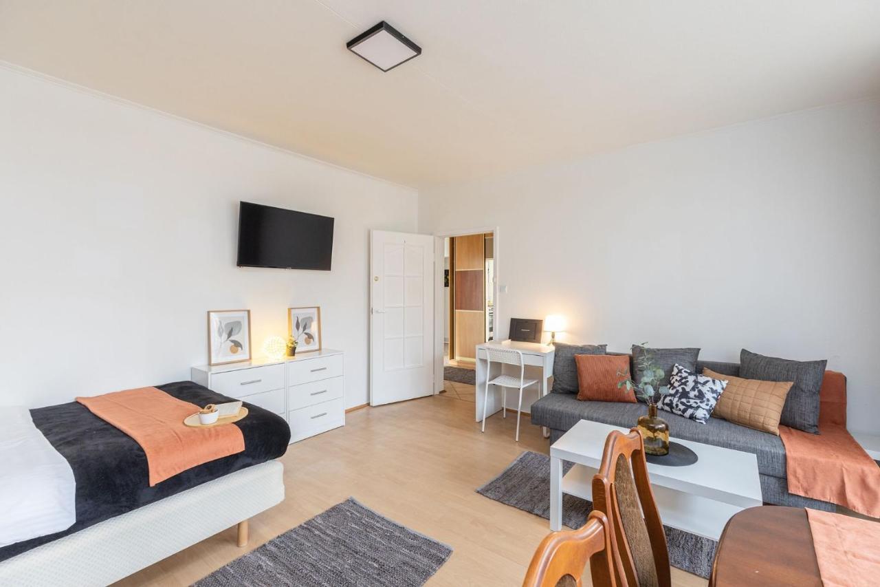 Room, Pirenejska 20 Cozy Apartament Warszawa